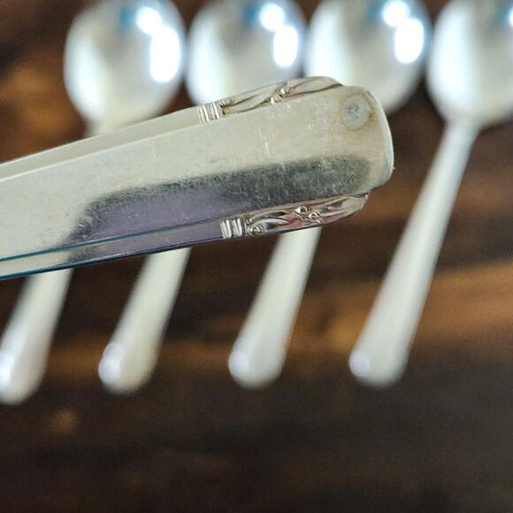 Oneida ELAINE Round Soup Spoon Set 4 Flatware Silverware Plate Cutlery Vintage - Picture 1 of 6